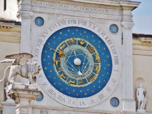 e270e66b-c6f2-498b-b067-589a7495263ca154064f8e7d926dc4_Padova_Piazza_dei_Signori_Torre_dell'Orologio_Zifferblatt_1