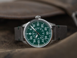 laco-fliegeruhr-typ-b-aachen-gruen-42-862179-mood-2-slide__33680