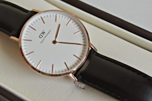 Jam Tanggan Classic Sheffield DW00100036: Kualitas dan Elegansi Tradisional